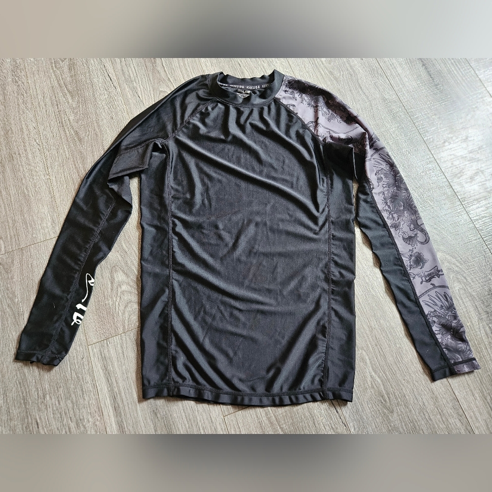 Huge Sports Black & White Long Sleeve Rash Guard Shirt Medium
